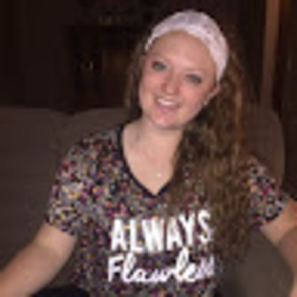 Meet your Posher, Aubrey - Picture 1 of 1